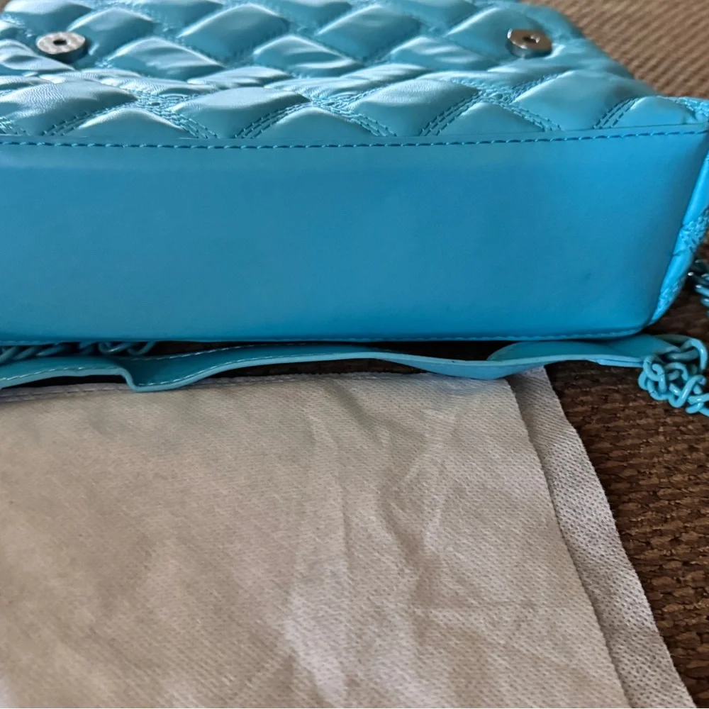Elegant Blue Quilted Women's Bag - Picture 3 of 5